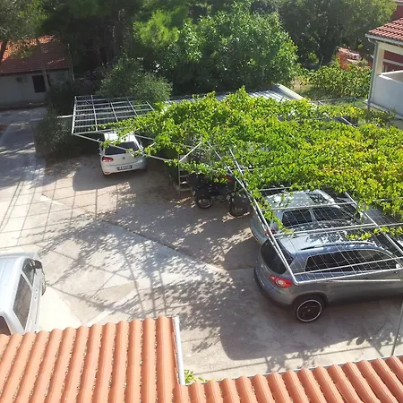 Apartman And Rukonic Nerezine